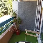 Ensoleille Avec Balcon דירה נים