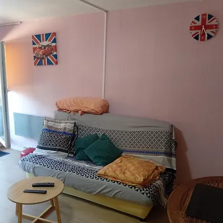 Ensoleille Avec Balcon נים