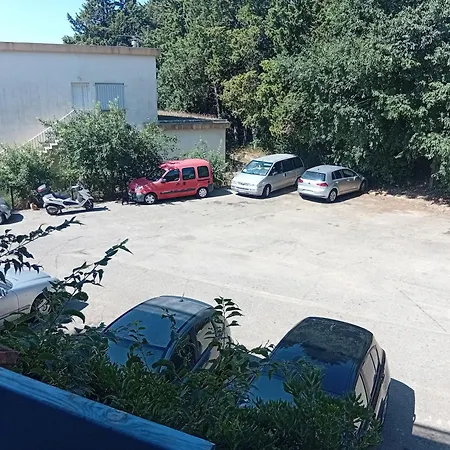 Ensoleille Avec Balcon נים