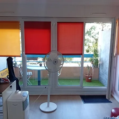 Ensoleille Avec Balcon