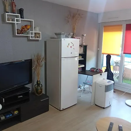 Ensoleille Avec Balcon *