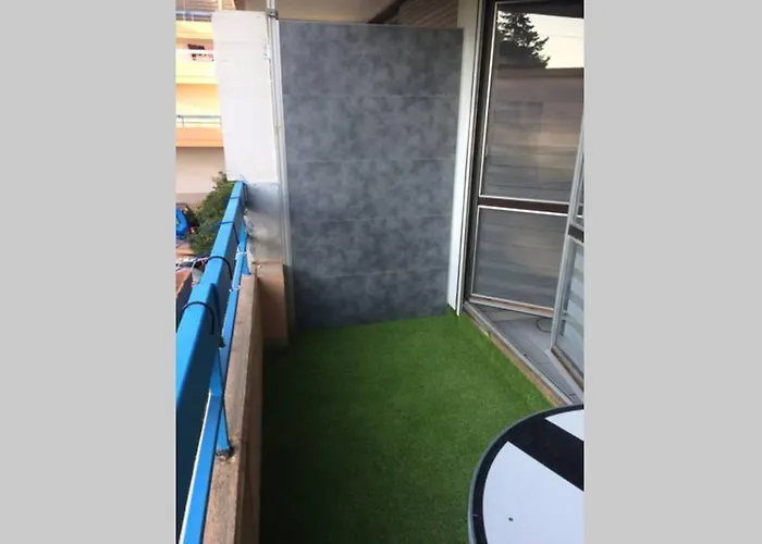 Ensoleille Avec Balcon נים