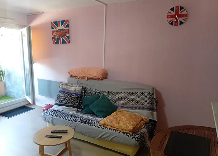 Ensoleille Avec Balcon נים