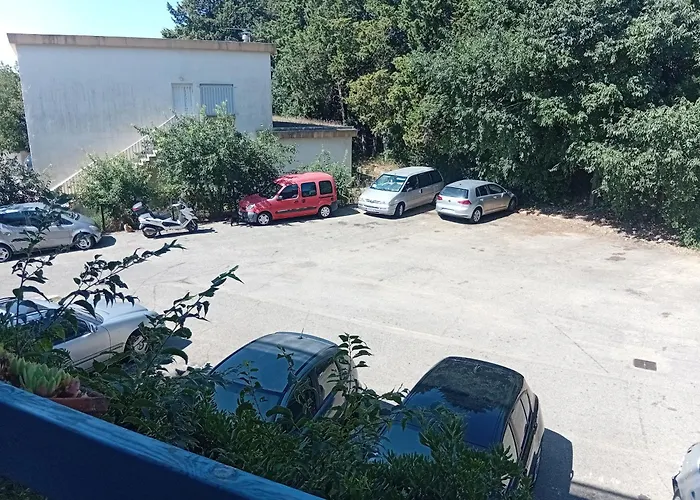 Ensoleille Avec Balcon נים