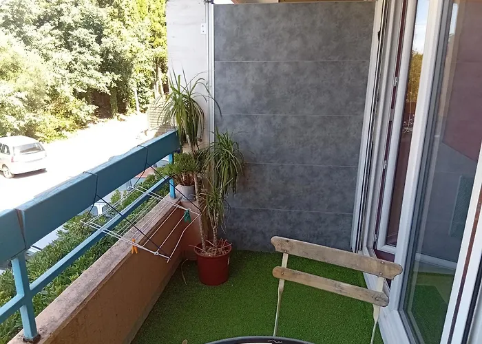 Ensoleille Avec Balcon דירה נים