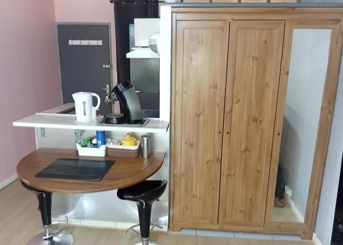 Ensoleille Avec Balcon *